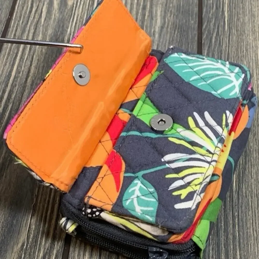 Vera Bradley Floral Crossbody‎ Wallet Wristlet Purse Gray Pockets Small - Picture 8 of 8